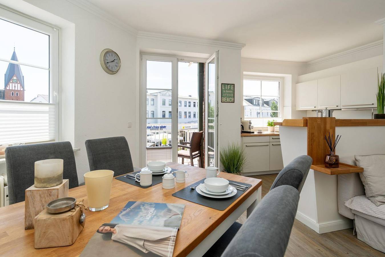 Ganze Wohnung, Modernes und zentrales App. für 4 Personen mit Balkon, Pkw-Stellplatz, WLAN. in Westerland, Sylt (Gemeinde)