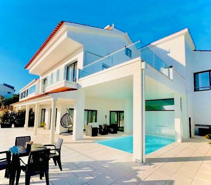 Villa para 8 pessoas, com vista e piscina e ainda piscina infantil and jardim, com animais de estimação em Tomar