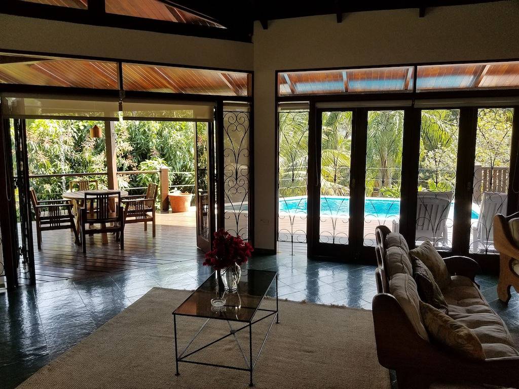 Haus mit Pool und Meerblick in Wohnanlage p bis zu 10 Personen. in Ilhabela