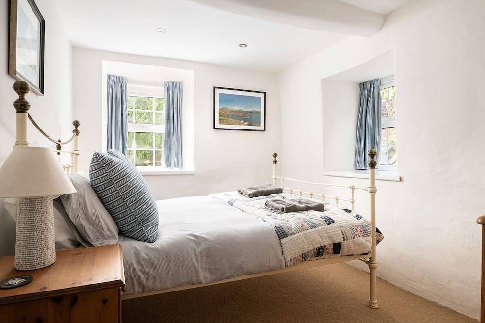 Fron Dderw, pet friendly, character holiday cottage in Bala in Bala, Snowdonia