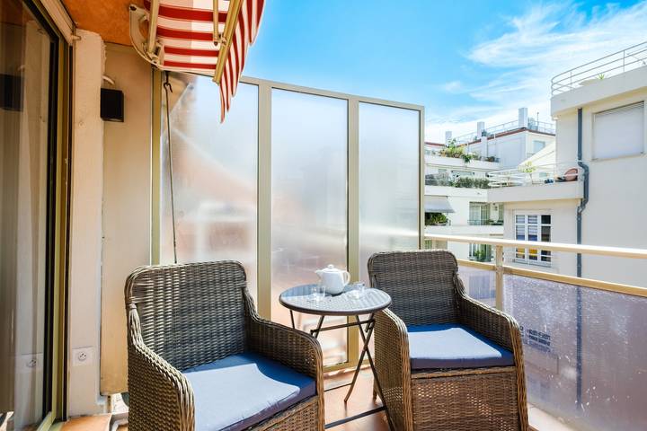 Appartamento intero, Appartamento con terrazza privata, Wi-Fi e aria condizionata in Nizza, Costa mediterranea (Francia)