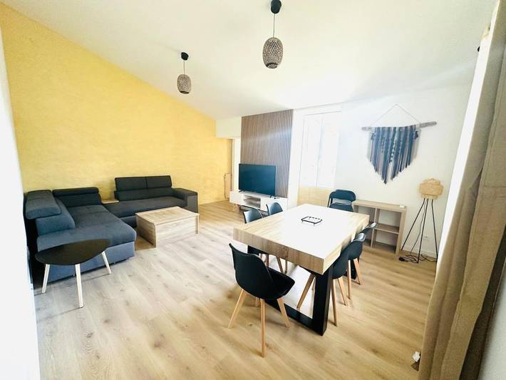 Gîte pour 6 personnes, avec terrasse dans La Sauve