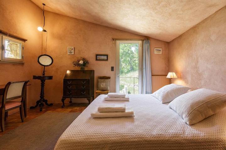 Location de vacances pour 11 personnes, avec piscine et balcon à Suzette - 2