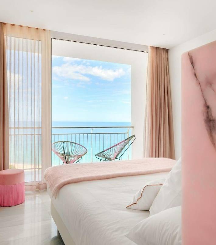 Hôtel pour 2 personnes, avec terrasse ainsi que vue et piscine, animaux acceptés
