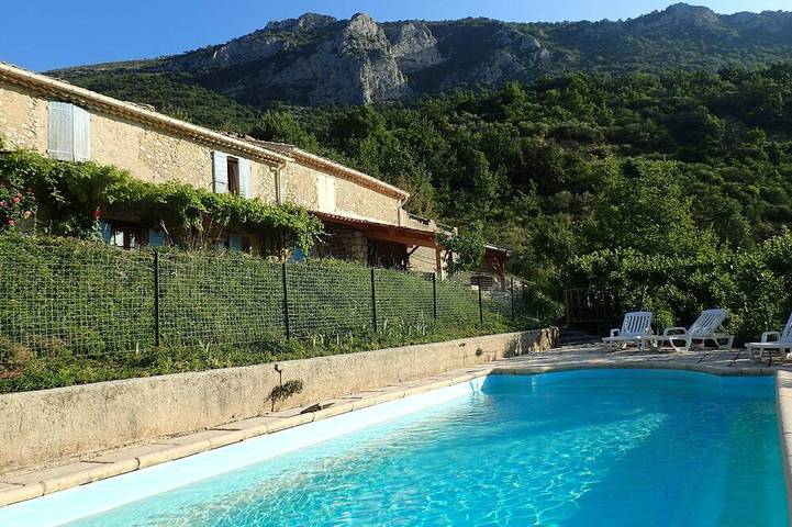 Gîte pour 5 personnes, avec jardin à Curel