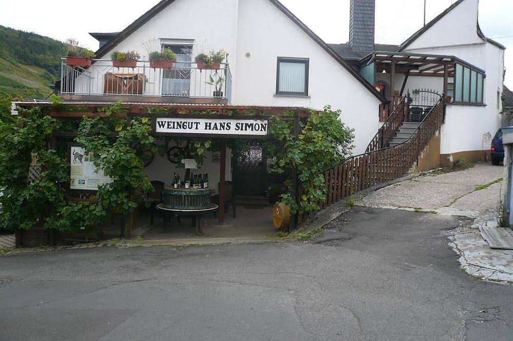 Ganze Wohnung, Kurtelhof - Fewo Kurtelhof mit Balkon & Moselblick, 2-4 Pers. in Zell Stadt (Mosel), Zell (Mosel)