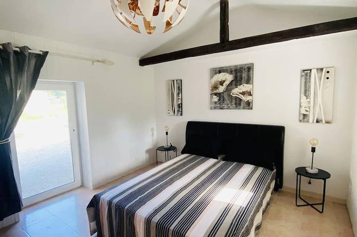 Location de vacances pour 5 personnes, avec jardin à Saint-Germain-du-Salembre - 2