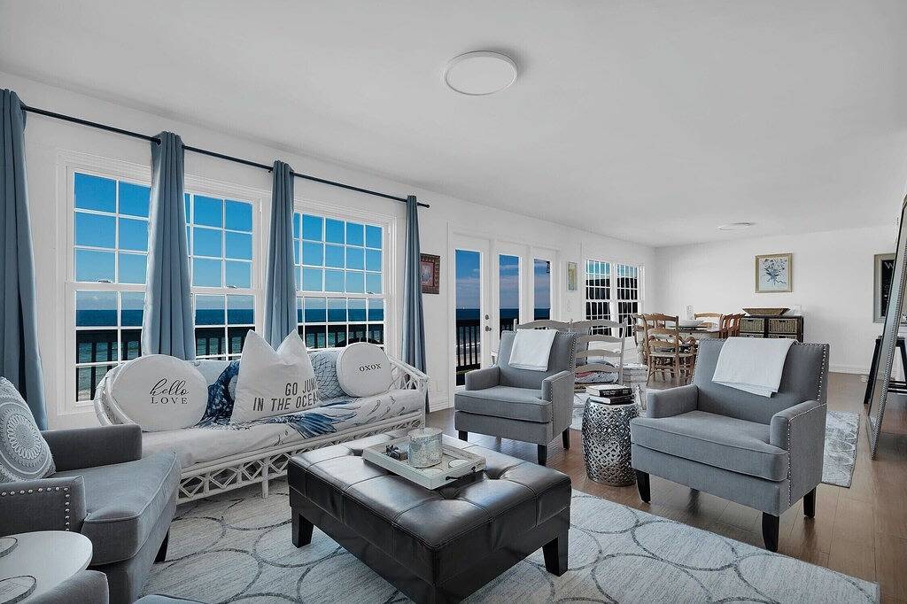 Amazing Direct Oceanfront Florida 3 Bdr sleeps 8 close to night of lights in Vilano Beach, St. Johns County