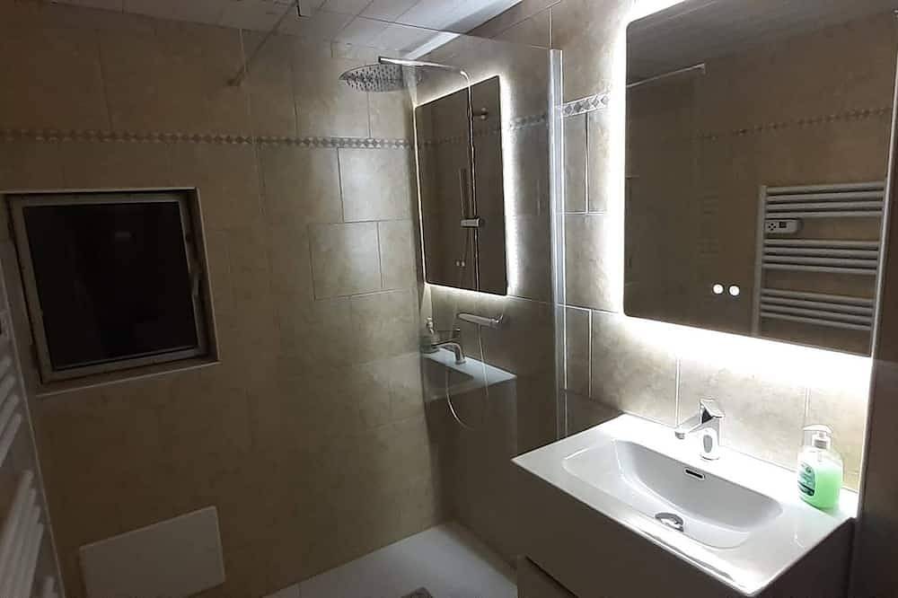 Freistehendes Ferienhaus in einem Olivenhain mit wunderschönem Meerblick in Dolceacqua, Ligurische Alpen