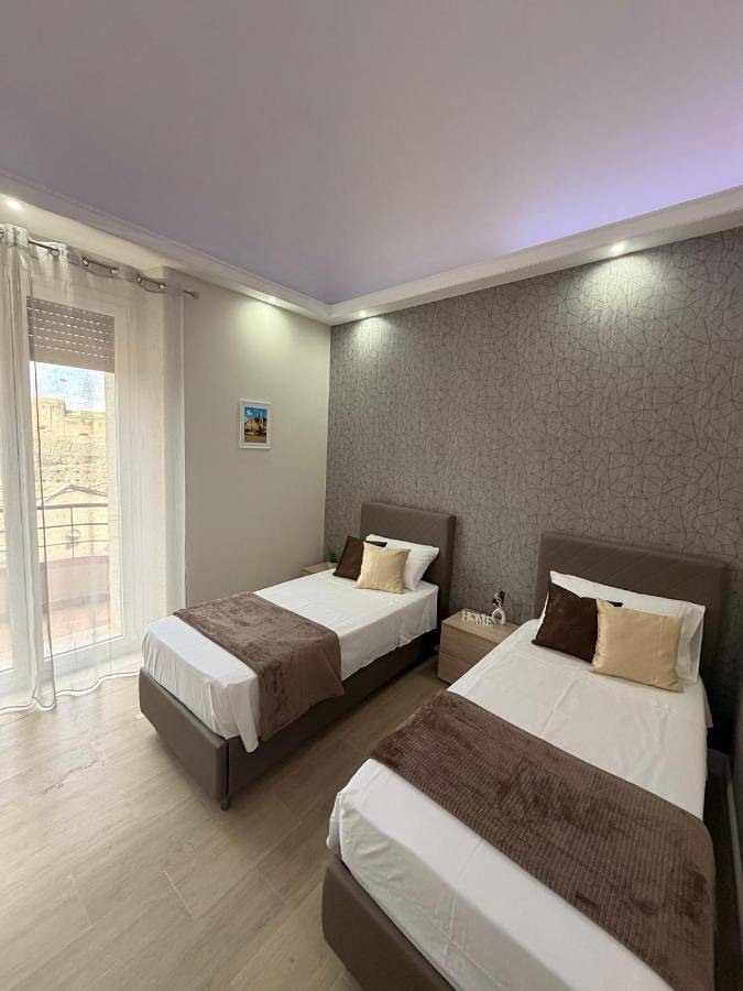 Location de vacances pour 3 personnes, avec Balcon ainsi que Terrasse et Vue à Adrano - 3