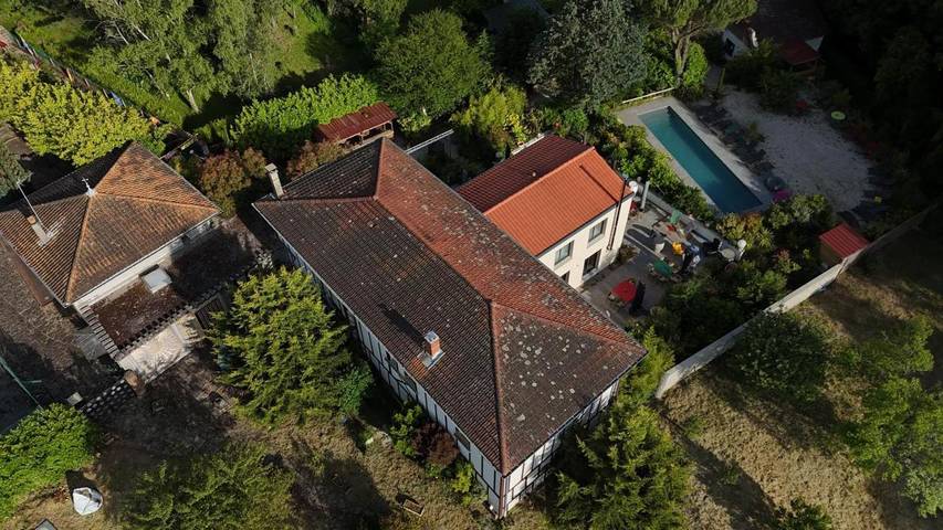 Chambre d’hôte pour 2 personnes, avec jardin ainsi que piscine et jacuzzi, animaux acceptés dans Rhône - 2