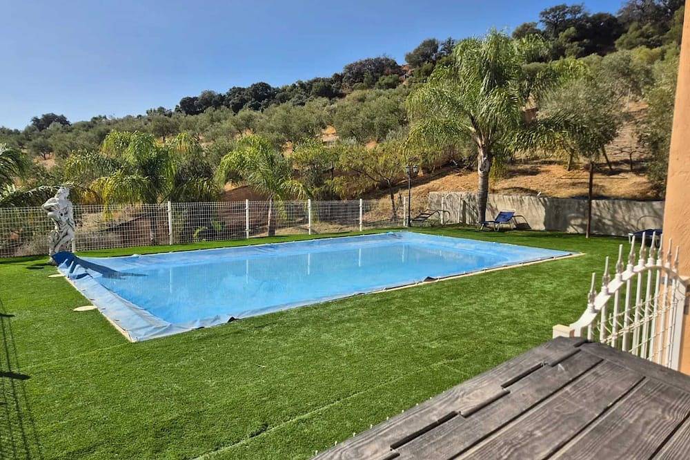 Homerez - Geräumige Villa mit Pool in Pruna in Pruna, Sevilla Provinz