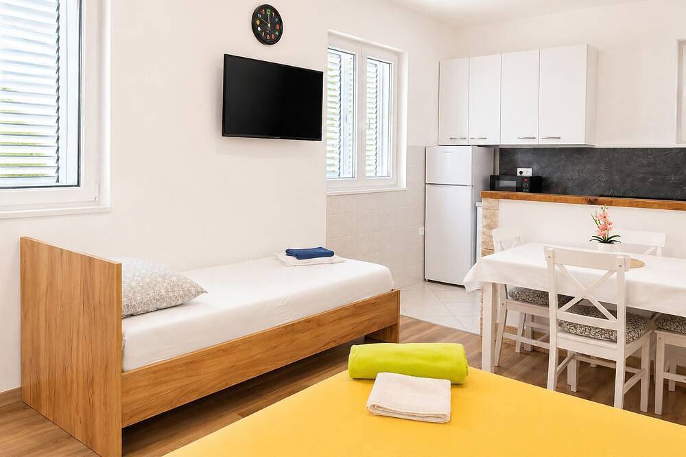 Ganze Wohnung, Nice apartment in Smokvica with Wifi in Pag