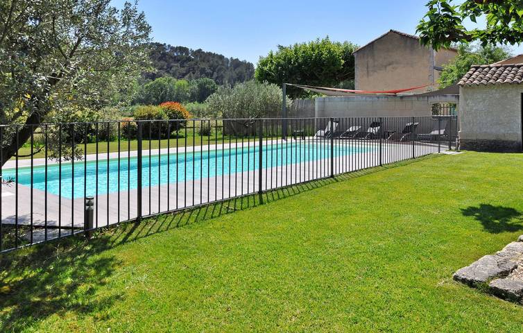 Appartement confortable de 220m2 avec climatisation, parking, piscine chauffée - 2.5km de Barbentane in Barbentane, Région d'Arles