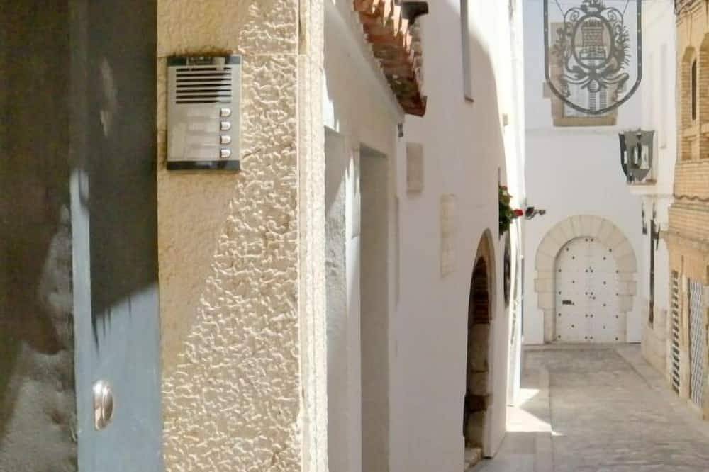 Apartamento entero, Sitges centro. Free Wifi. Luminoso estudio con terraza a 20m playa. Muy tranquil in Sitges, Garraf