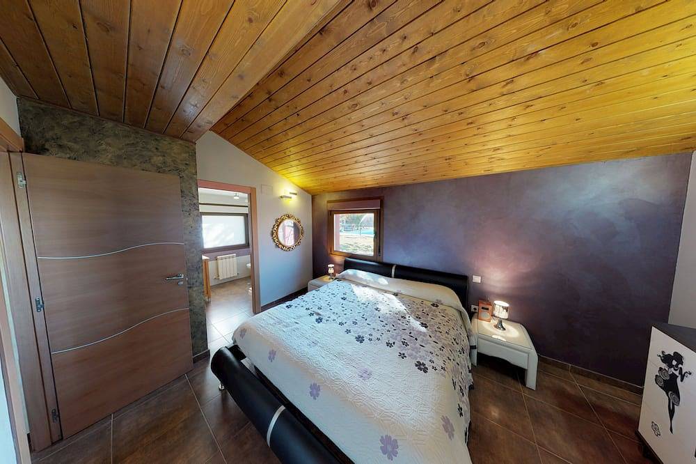 House with swimming pool near Lagunas de Villafáfila and Urueña in San Pedro de Latarce, Valladolid Provinz