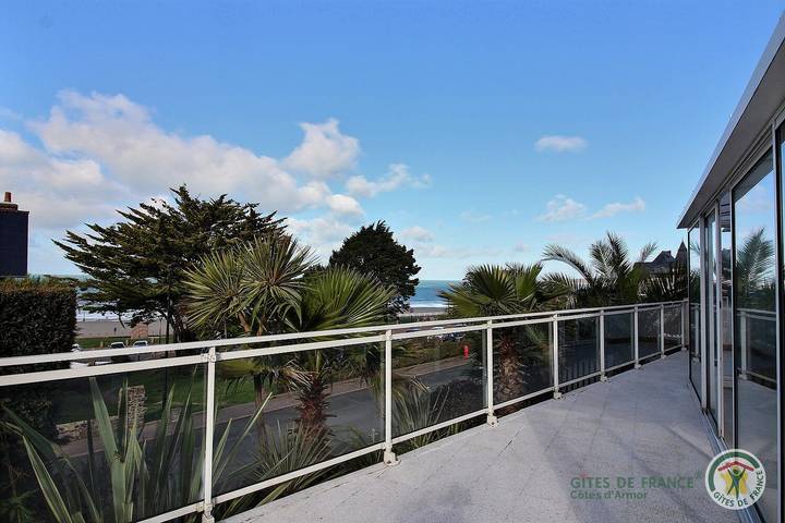 Gîte pour 6 personnes, avec Terrasse ainsi que Jardin et Vue dans Plage Trestraou - 2