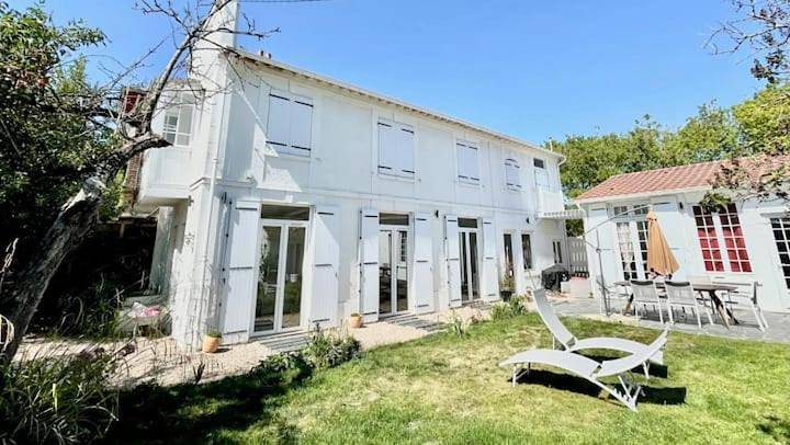Location de vacances pour 6 personnes, avec jardin, adapté aux familles dans Hippodrome de Deauville La Touques - 3