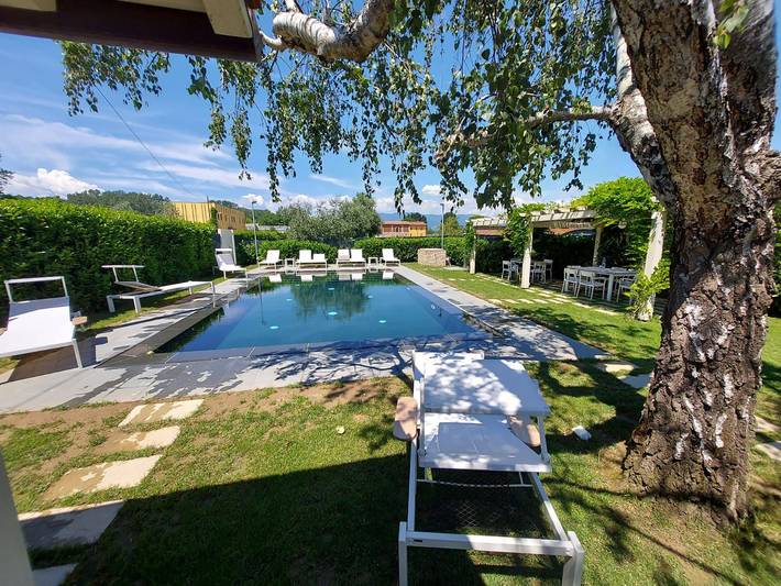 Location de vacances pour 6 personnes, avec jardin ainsi que terrasse et piscine à Capannori - 3