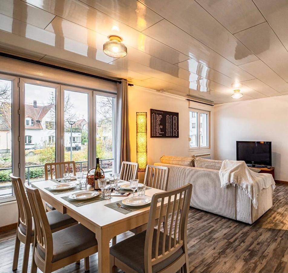 Appartement entier, Cosy apartment on Strasbourg Tramway line and Canal - Appartement confortable sur ligne tram Strasbourg et Canal in Bischheim, Région de Strasbourg