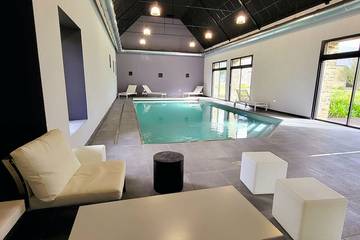 Gîte pour 14 personnes, avec jacuzzi et jardin à Servon