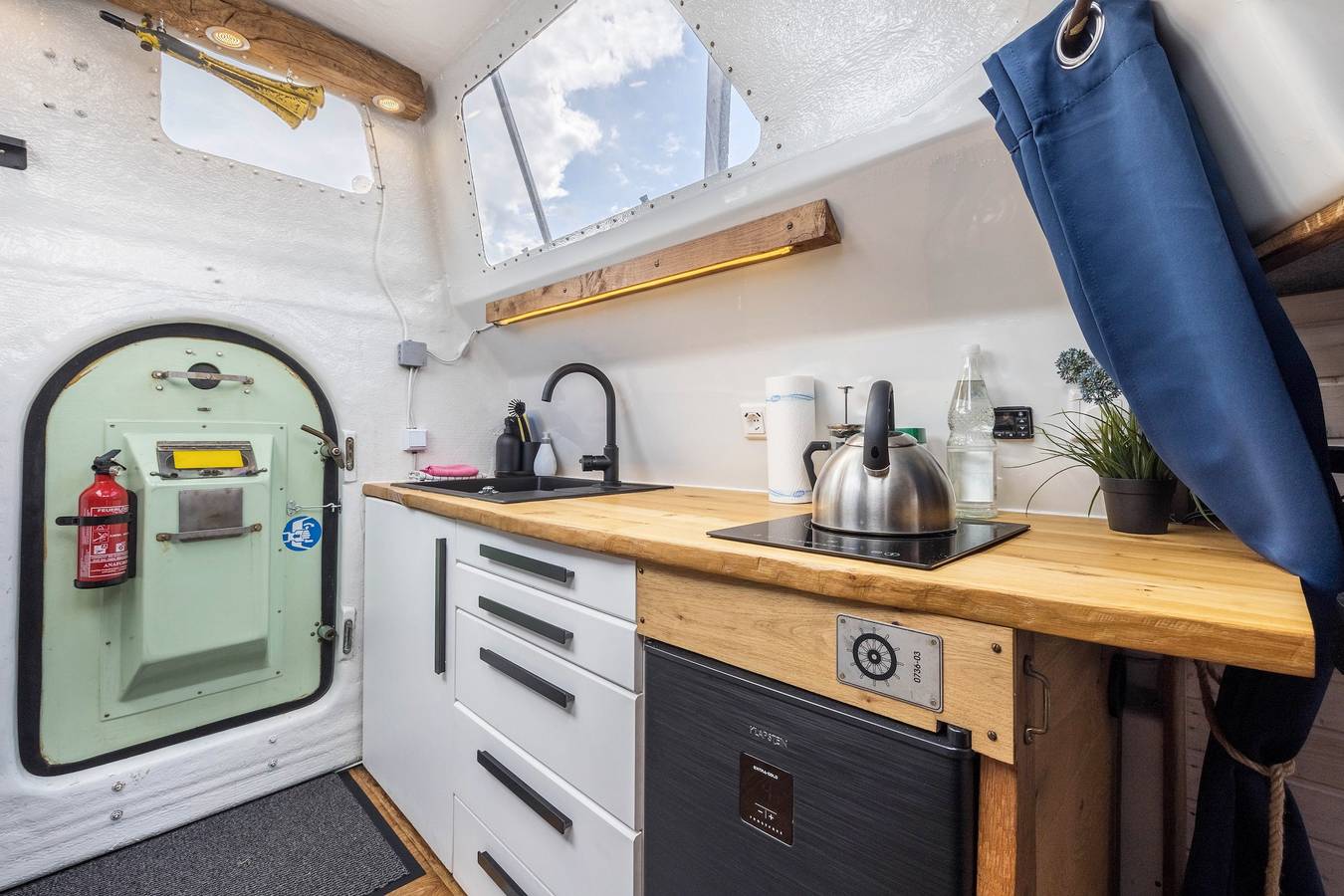 Boot 'Besonders Ausgebautes Rettungsboot' met Wi-Fi, foto 10