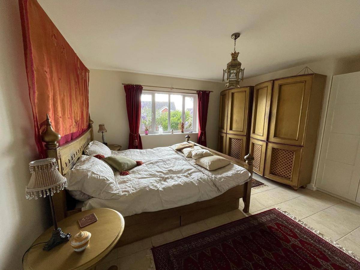 Single Room in Glastonbury, Somerset