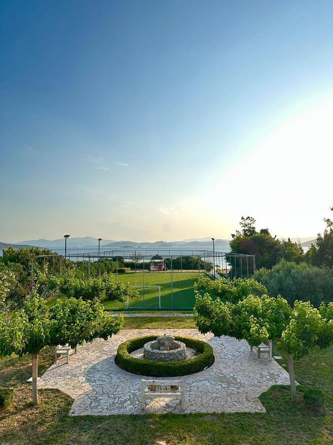Ferienhaus für 13 Personen, mit Garten und Ausblick - 1