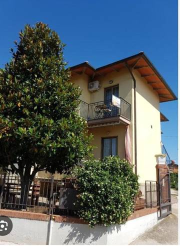 Chambre d’hôte pour 4 personnes, avec balcon et vue à Castiglione del Lago