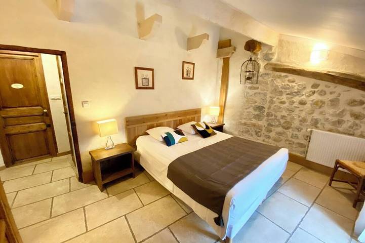 Appartement entier, Gîte 4* pour 6p, 3ch, 100m2, Piscine Interieure Chauffee, Patio in Vallon-Pont-d'Arc, Ardèche