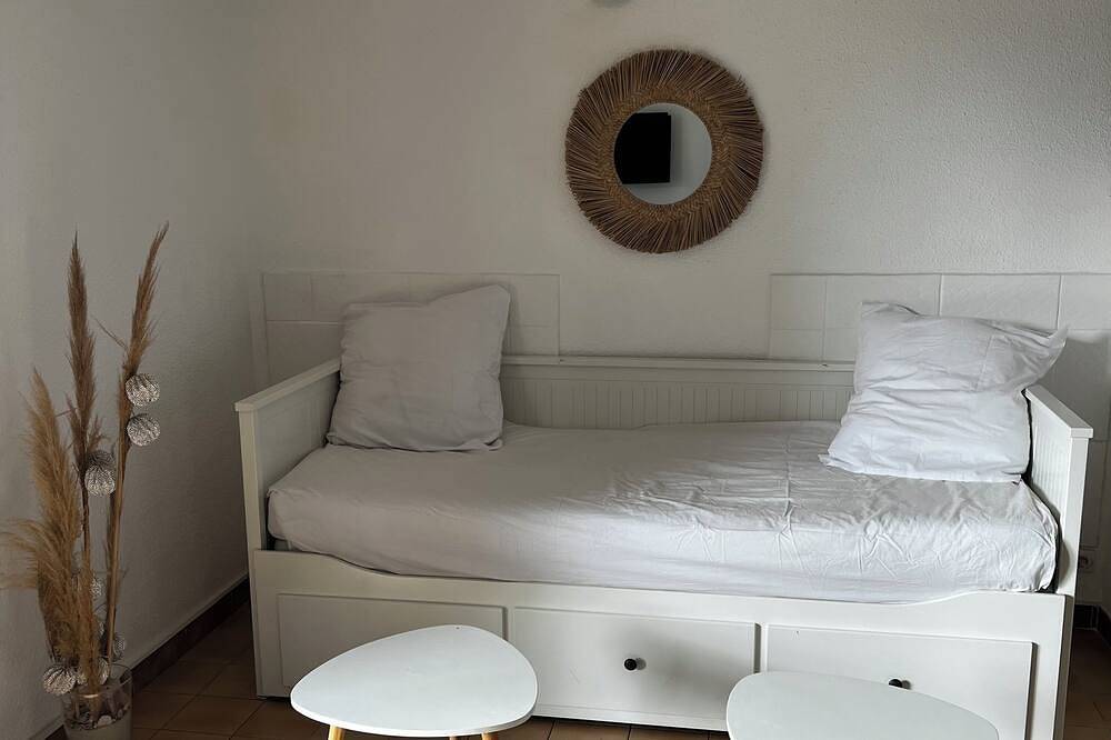 Entire apartment, Mini Villa for 4 people 300 m from the beach, in Santa Giulia, Porto-Vecchio