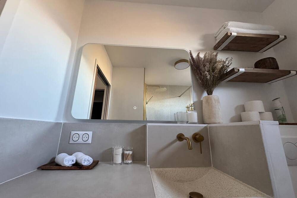 Appartement entier, Studio haut de gamme avec balcon–La Défense in Nanterre, Hauts-de-Seine
