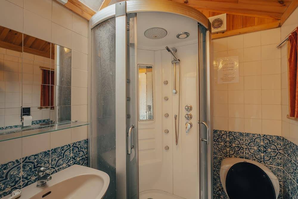 Set in a full green environment with large garden, treehouse and 70a of woodland in Beauraing, Namur (region)