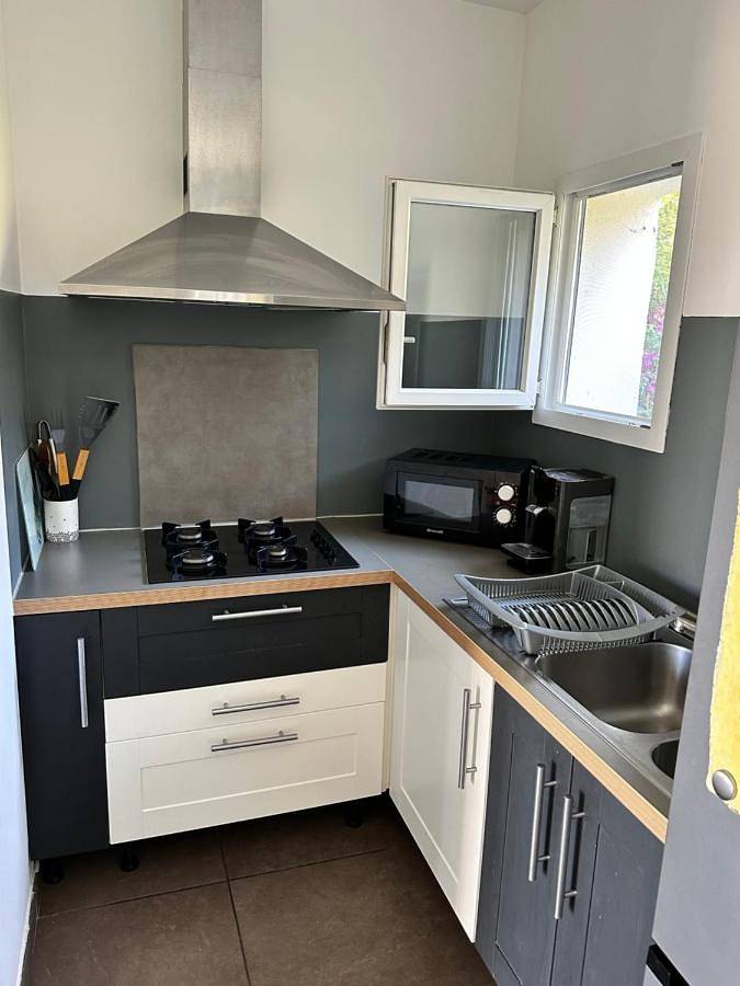 Gîte pour 4 personnes, avec vue et jardin dans Plage de la Marana - 2