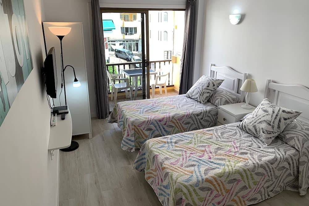 Entire apartment, Cozy studio in Los Cristianos Beach. in Los Cristianos, Arona