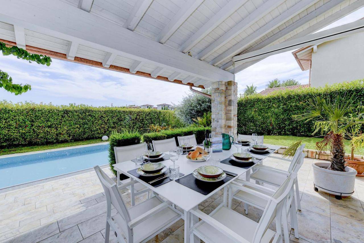 Villa with Private Pool in Sirmione, Prealpi Gardesane