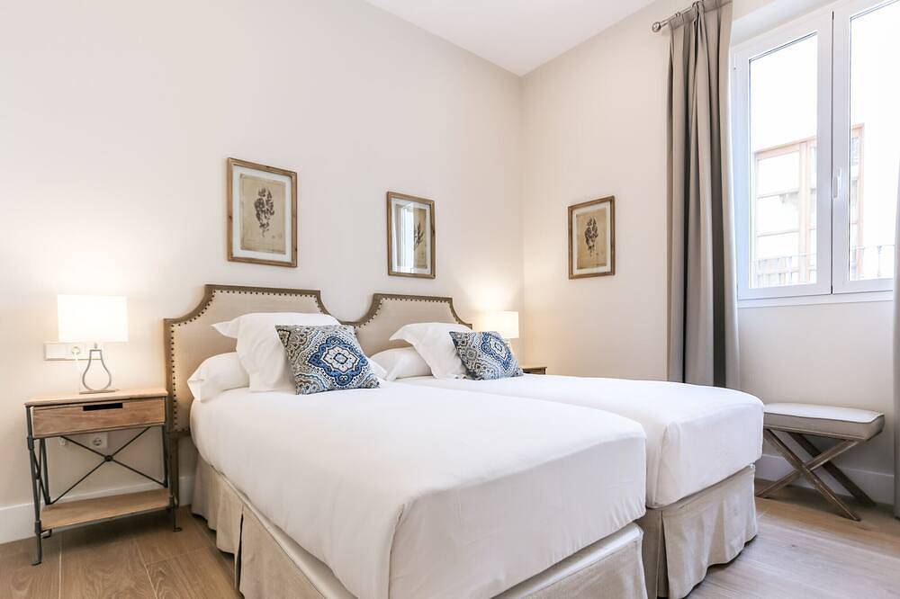 Ganze Wohnung, Beautiful 4 bedroom apt. a few meters from the Cathedral with stunning terrace in Casco Antiguo, Sevilla