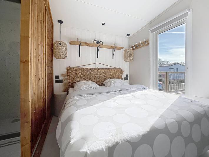 Mobil home pour 4 personnes, avec terrasse et piscine dans Kairon Plage - 4