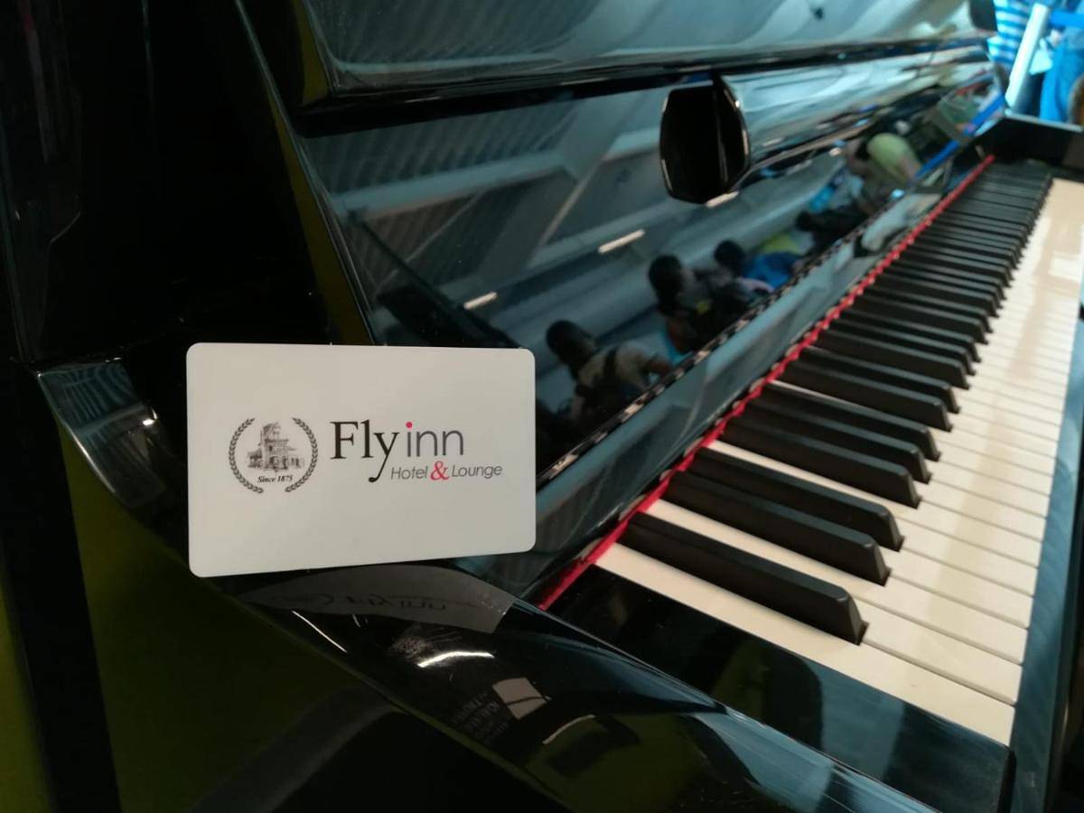 Fly inn Hotel Lounge & Nezzo Restaurant in Machelen (Brabant flamand), Brabant flamand