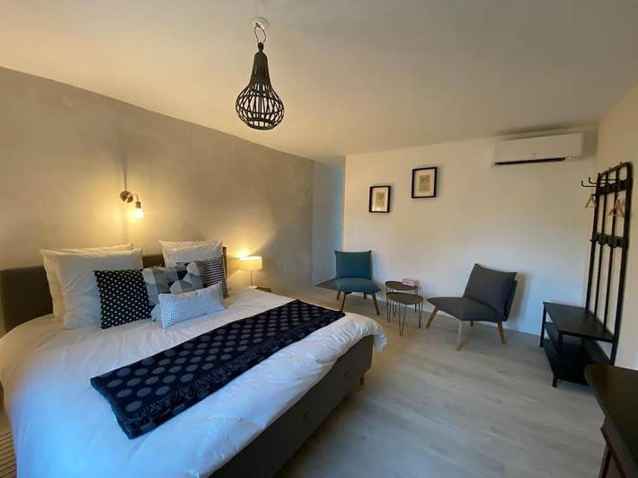 Location de vacances pour 4 personnes, avec piscine et vue ainsi que jardin et terrasse à Bouchet - 3