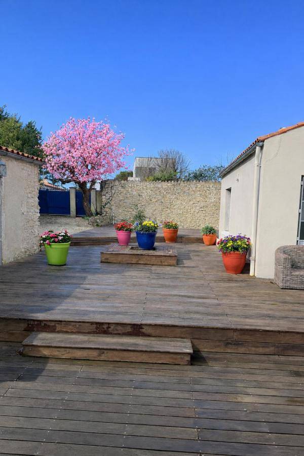 Gîte pour 2 personnes, avec piscine et vue ainsi que jardin et terrasse, animaux acceptés à Saint-Xandre - 3