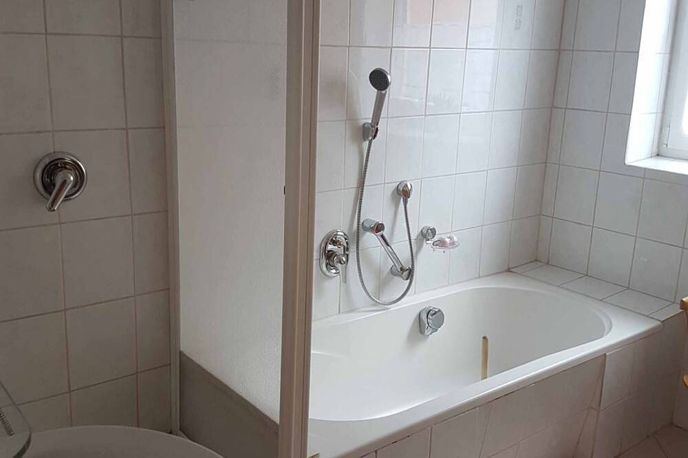 Ganze Wohnung, Drei Schlafzimmer für Fünf Personen: Zentral - aber gemütlich und in ruhiger Lage in Lutzingen, Bayerisch Schwaben