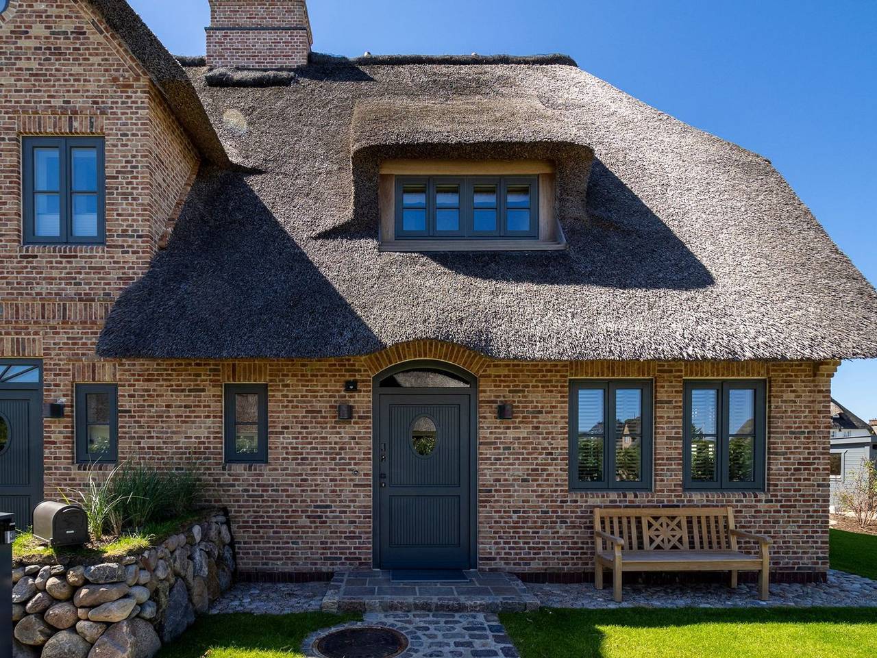Hus Gode Sted - Strandnahes Luxus-Hausteil unter Reet auf ca. 180 m² für bis zu 6 Personen in Wenningstedt, Sylt