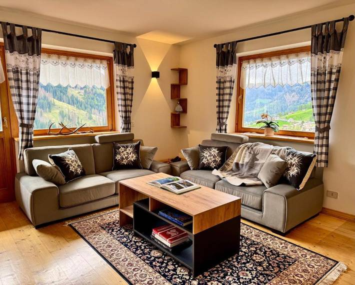 Appartamento per 6 persone, con Balcone e Giardino nonché Panorama a Selva di Cadore