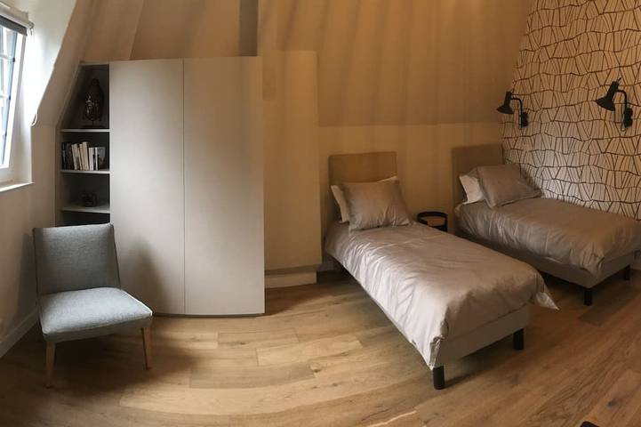 Appartement entier, Appartement indépendant 90m2 pour se ressourcer, travailler ou visiter la région in Garches, Hauts-de-Seine