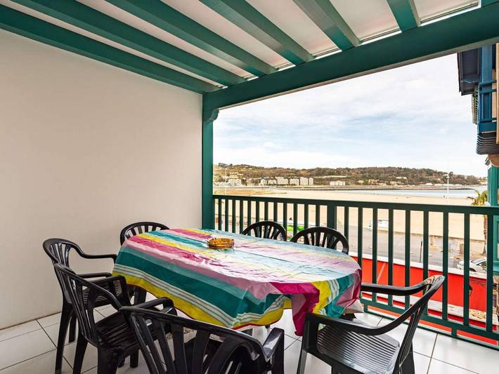 Gîte pour 8 personnes, avec terrasse dans Thalassotherapie Serge Blanco Hendaye