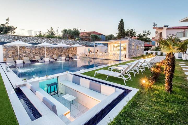 Vakantiehuis voor 4 personen, with balkon and zwembad as well as uitzicht and tuin op Thassos