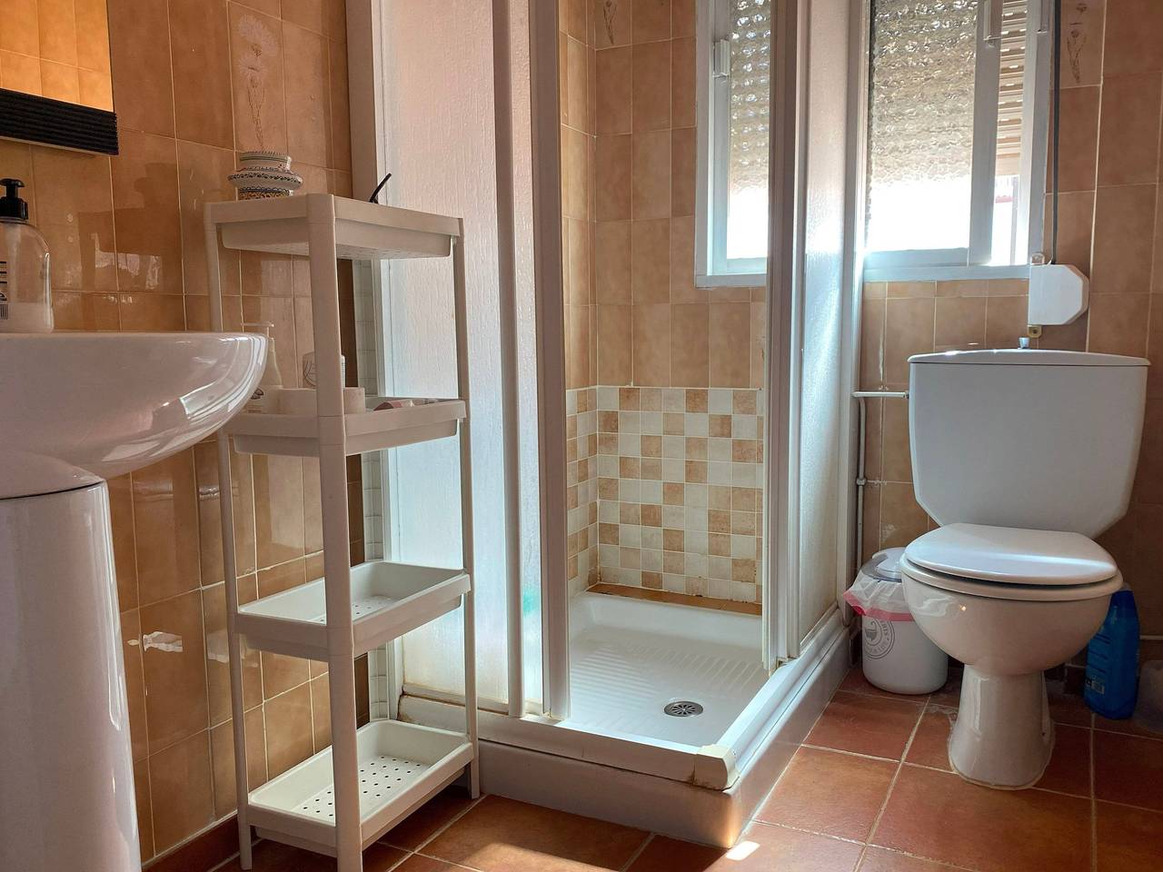 Apartamento vacacional entero, Centrico Atico Apt Sleeps 4 with Patio in Casco antiguo de Almuñécar, Almuñecar