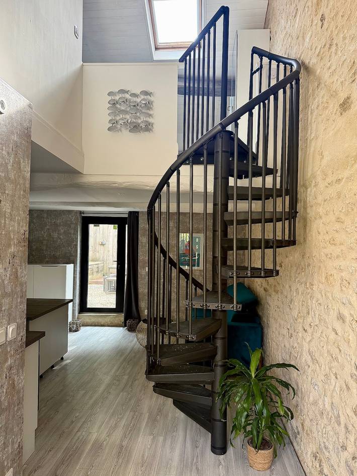 Gîte pour 4 personnes, avec terrasse ainsi que jardin et piscine à Saint-Coutant-le-Grand