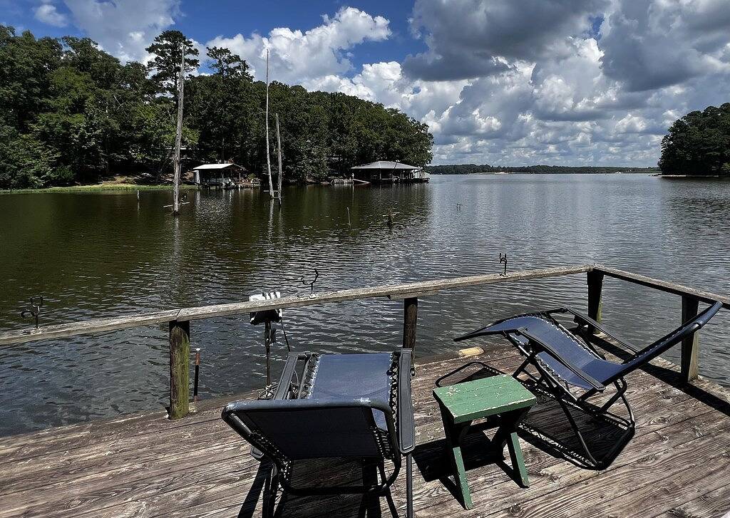 Cozy Cabin with Screened Porch and Fishing Dock on Lake D'Arbonne in Union Parish